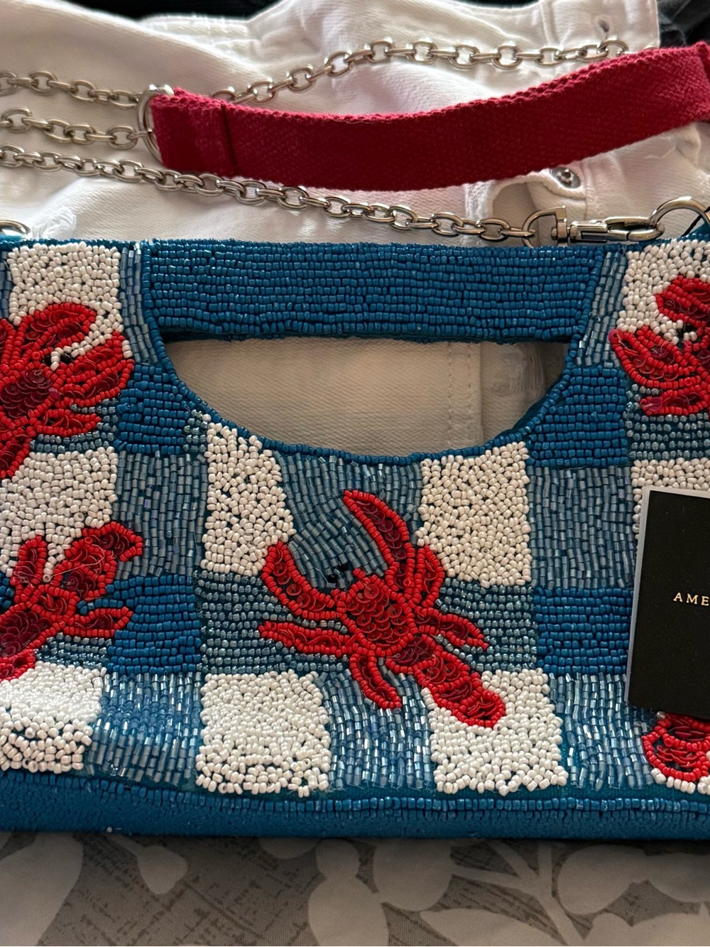 !! VIRAL !! Lobster beaded clutch